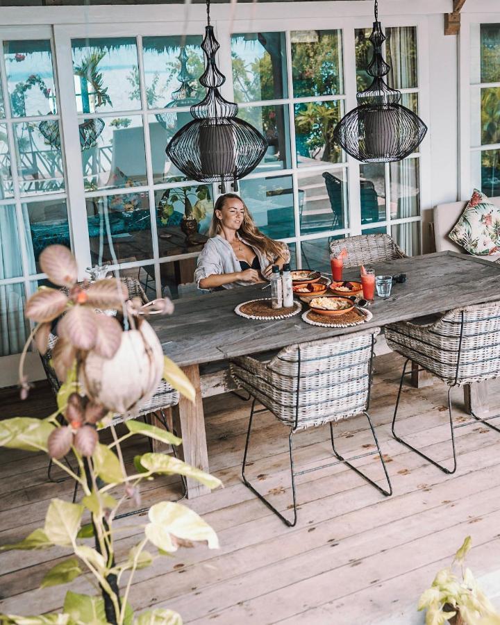 Serenity Luxurious Beachfront Villa & Spa With Private Infinity Pool, 8 Guests Gili Air Buitenkant foto