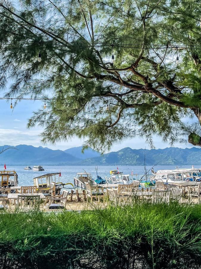 Serenity Luxurious Beachfront Villa & Spa With Private Infinity Pool, 8 Guests Gili Air Buitenkant foto