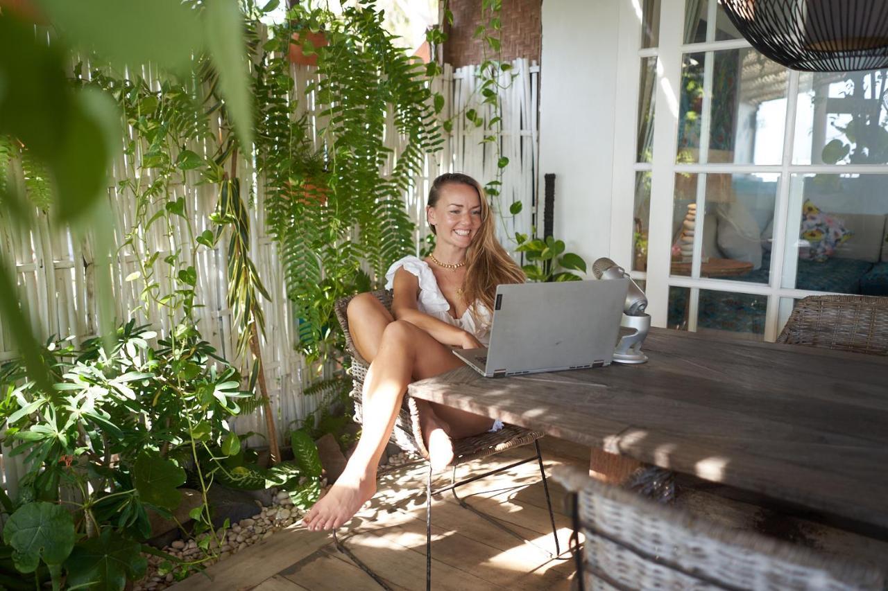 Serenity Luxurious Beachfront Villa & Spa With Private Infinity Pool, 8 Guests Gili Air Buitenkant foto