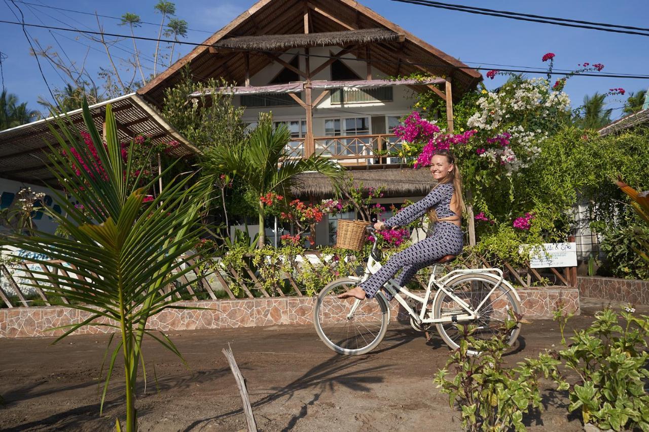 Serenity Luxurious Beachfront Villa & Spa With Private Infinity Pool, 8 Guests Gili Air Buitenkant foto