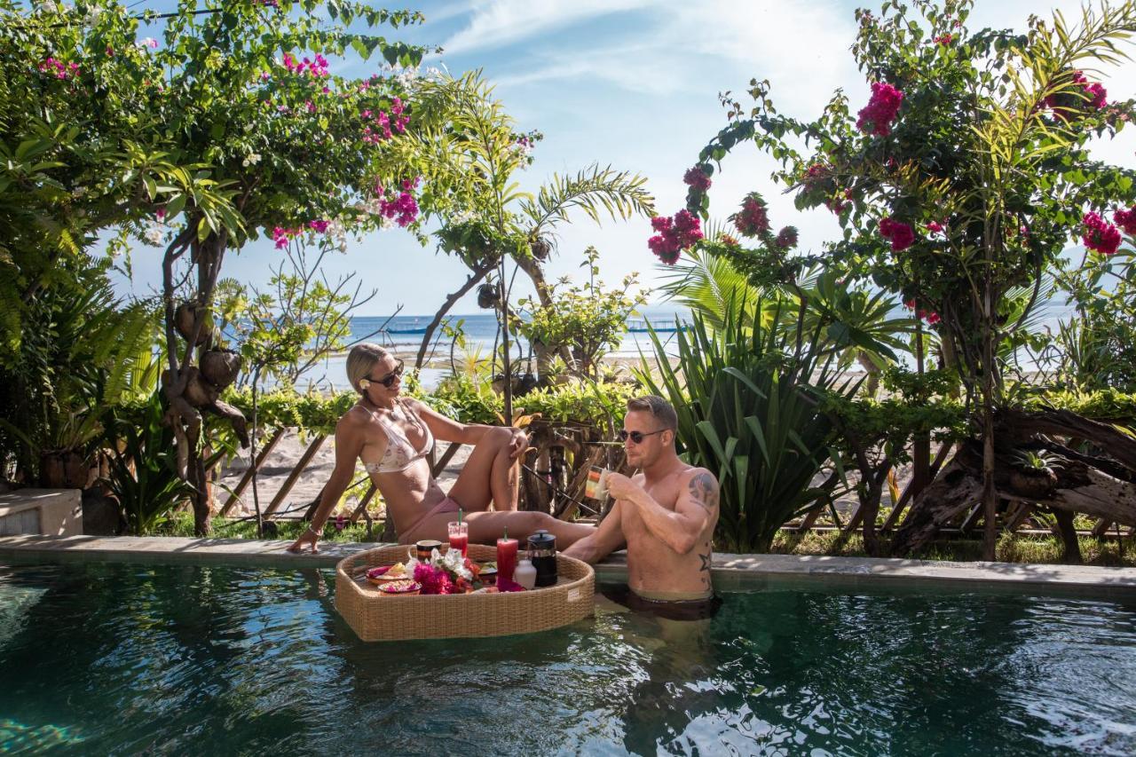 Serenity Luxurious Beachfront Villa & Spa With Private Infinity Pool, 8 Guests Gili Air Buitenkant foto