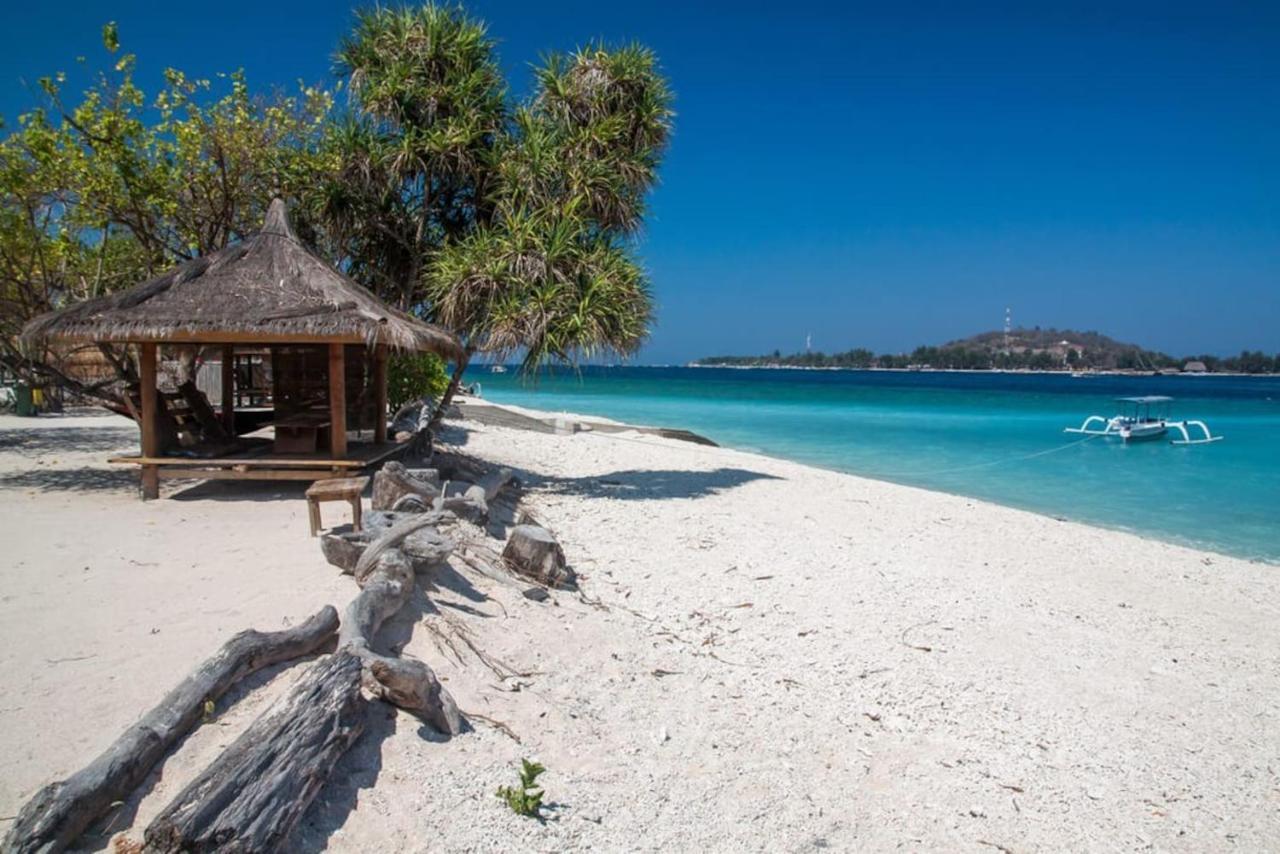 Serenity Luxurious Beachfront Villa & Spa With Private Infinity Pool, 8 Guests Gili Air Buitenkant foto